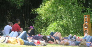 Réalisable en extérieur dans un théâtre de verdure, un jardin, une cour...