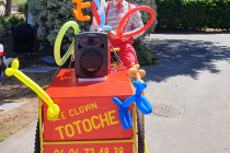 Clown Totoche Ballooneur en Triporteur VTT