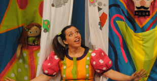 Nelly, la poupée du coffre à jouets