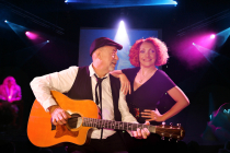 Photo de concert dans un bar chic pour soirée ambiance Pop rock dans le Gard