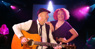 Photo de concert dans un bar chic pour soirée ambiance Pop rock dans le Gard