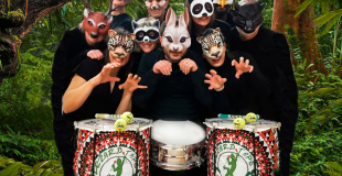 Groupe de Batuqeuiros à tête d'animaux