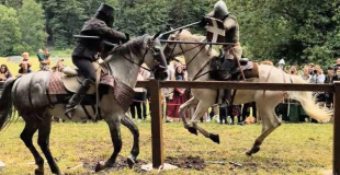 Garibald et le Serment de Chevalerie - Spectacle équestre, Pédagogique, Tournois médiéval, Combats et habiletés équestres