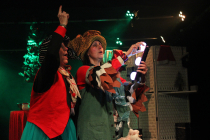 2 Comédiennes en train de jouer