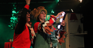 2 Comédiennes en train de jouer