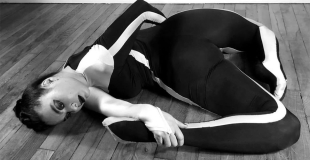 Elena Ramos contorsionniste, personnage SILENCE.