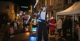 Parade de rue, Artlumine, Fêtes des lumières soucieux en Jarrest (69)