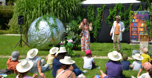 Le spectacle peut se jouer en plein air. Nous avons tout le matériel technique. 