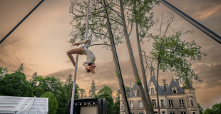 cirque tissu aérien sur portique 