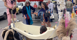 Adélaïde Poux et son Laboratoire de trottoir, embarquement