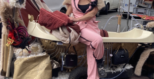 Adélaïde Poux et son Laboratoire de trottoir, sur un marché