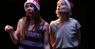 Vanessa et Magali jouent leur spectacle