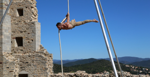 Numéro aérien - Cirque - Corde Lisse