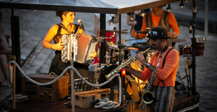La Guinguette de Peggy avec les 3 musiciens