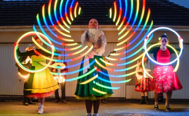 Déambulation lumineuse - spectacle musical et dansé - Spectacle de rue ...