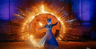 Aura, soliflamme en bleu et or - spectacle de feu