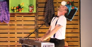 piano et balle sur la tête