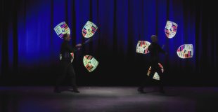 Show LED personnalisé en intérieur pour un cocktail de networking ou une soirée réseau d'affaires.
