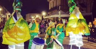 Parade Lumineuse avec Echassiers et tambours lumineux
