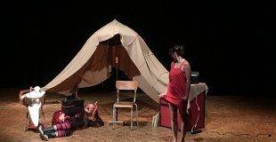 Photo du spectacle Chiffon. Ils construisent leur foyer.