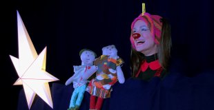 Photo du spectacle Un Clown de Noël. Conte mexicain. La légende du quatrième Roi Mage Ichilok raconté avec des marionnettes.