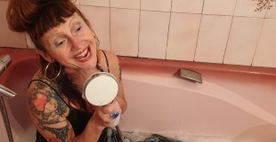 Les chanteuses aquatiques : le duo qui prend l'eau