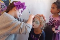 Ateliers maquillage et transformation artistique pour les enfants