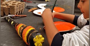 Transformation de bouteilles plastiques en matériel de jonglerie personnalisé