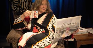 Etat Dame - La Dame lit le journal