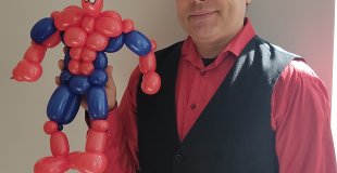 Sculpture ballon super héros Ludovic Charros Cie Diabolo Corps Isère Rhone-Alpes