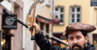Spectacle et déambulation Pirate - pour la rue et en interieur